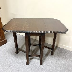 1920's English Drop Leaf Gate Leg Table