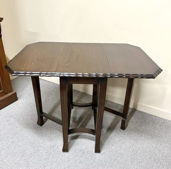 1920's English Drop Leaf Gate Leg Table