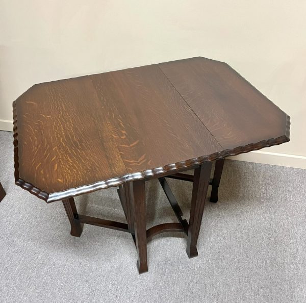 1920's English Drop Leaf Gate Leg Table