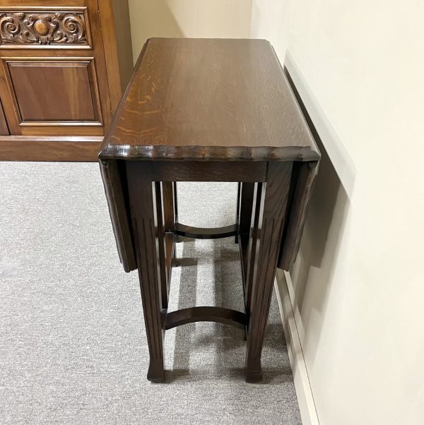 1920's English Drop Leaf Gate Leg Table